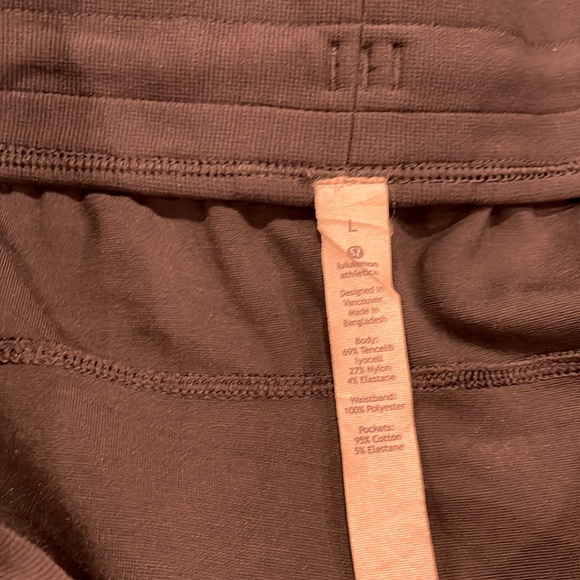Men’s Lululemon Shorts - Picture 4 of 5